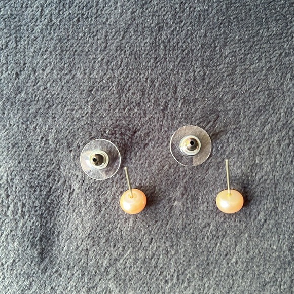 NWT Sri Lankan Pink Pearl Stud Earrings - Picture 3 of 5